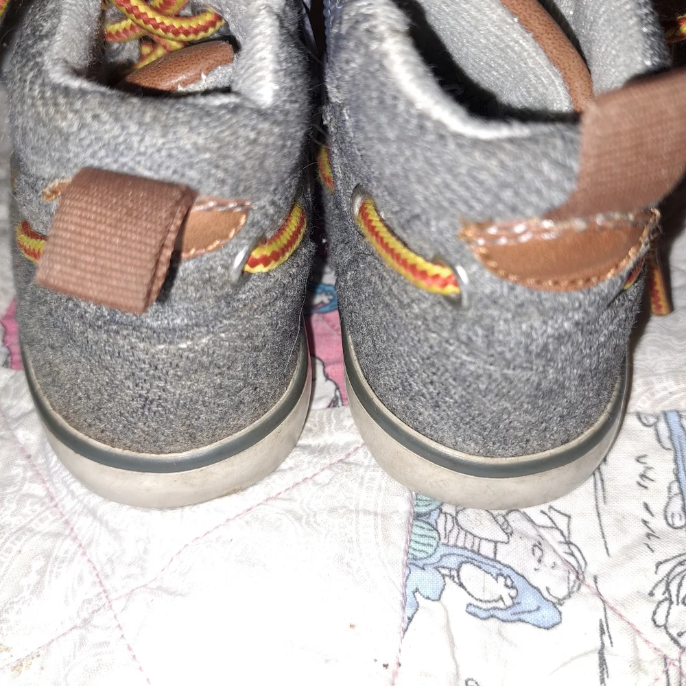 Gap baby shoes size 5🐕🐶